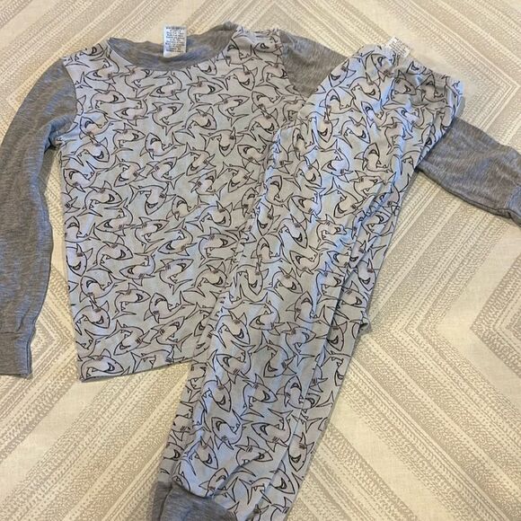 Esme Little Boys Shark Pattern Long Sleeve & Pants Pajama Set, Size 4 - Picture 1 of 7